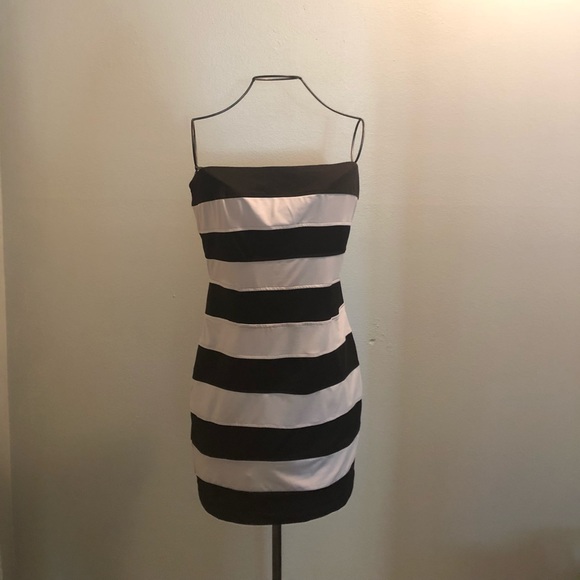 🎁Forever21 Black and grey dress🎁 - Picture 1 of 6